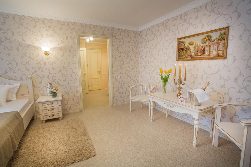 Luxury Apartments With Jacuzzi Sumy Exterior photo